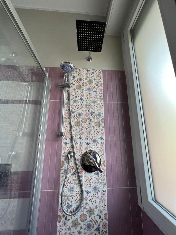 Casa Vacanza Glicine เวนาเรีย เรอาเล ภายนอก รูปภาพ
